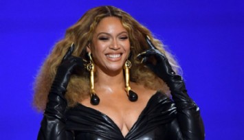 Beyonce Şarkısının Sözlerini Değiştiriyor!
