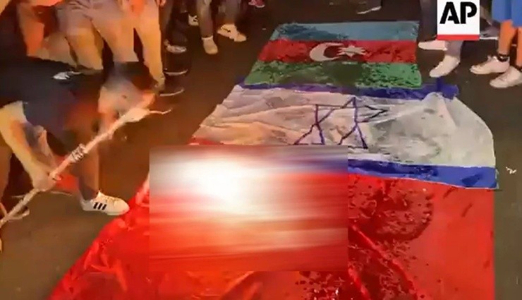 Lübnan’da Protestocular Türk Bayrağı Yaktılar!