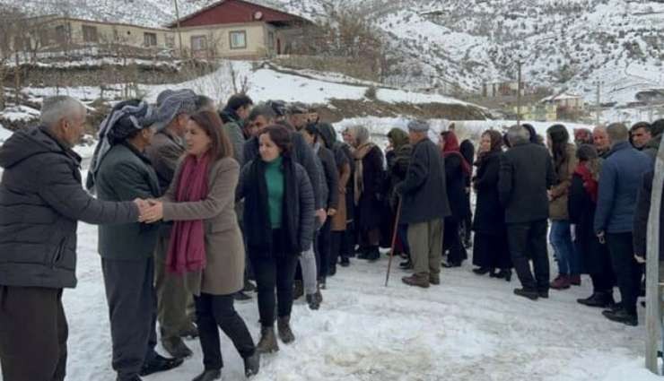 HDP'li Vekiller Teröristin Cenazesinde!