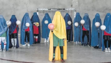 Taliban'dan 'Sahte' Kadın Futbolcular Kurtarılmış!