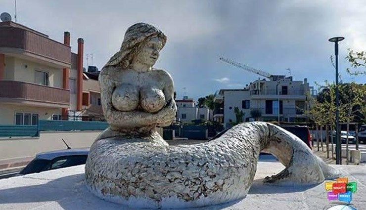 Erotik Deniz Kızı, Köyü İkiye Böldü!