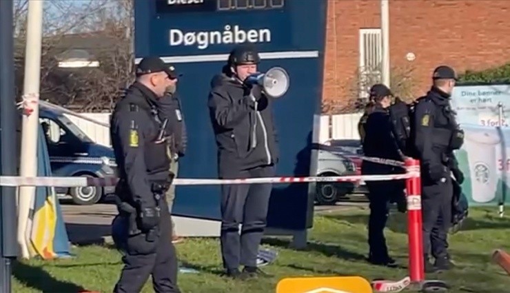 Danimarka'da Aşırı Sağcı Grup Kur'an-ı Kerim Yaktı!