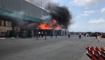Kocaeli'de Zincir Market Deposunda Yangın!