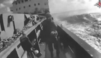 Rus Askerlerinden Karadeniz'de Türk Gemisine Baskın!