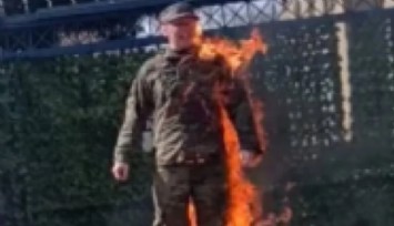 ABD'de Bir Asker Kendini Ateşe Verdi!