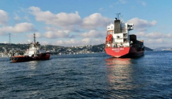 İstanbul Boğazı'nda İki Gemi Çarpıştı!