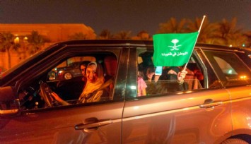 Kadınlar, Suudi Arabistan'da Otomobil Satışlarını Patlattı!