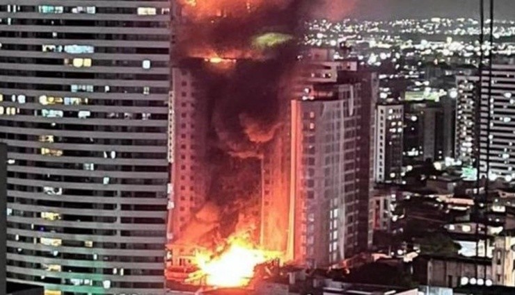33 Katlı Bir Binada Korkutan Yangın!