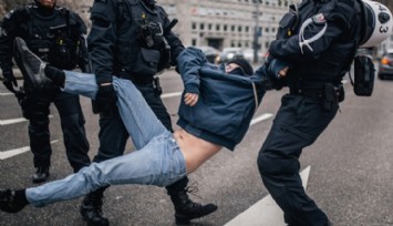 Almanya'da İklim Aktivistlerine Polis Müdahalesi!