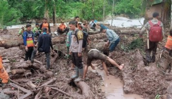 Endonezya'da Sel Ve Toprak Kayması: 21 Ölü!