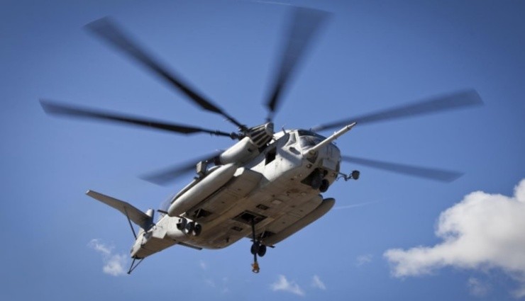 İki Helikopter Okyanusa Düştü: 8 Kişi Kayıp!