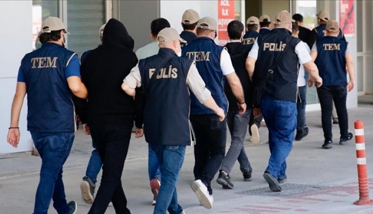 İzmir'de FETÖ'ye 'ByLock' Operasyonu: 12 Gözaltı!