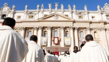 Vatikan: 'Taşıyıcı Annelik 'Evrensel Suç' Sayılmalı'