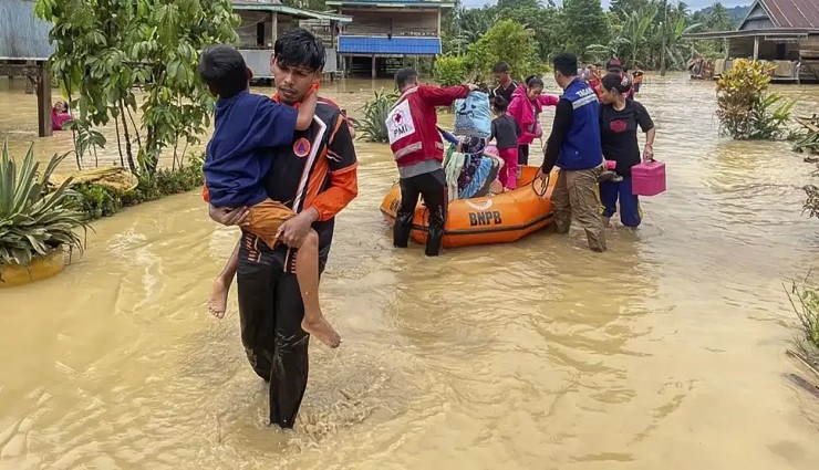 Endonezya'da Sel Felaketi: 15 Kişi Hayatını Kaybetti!